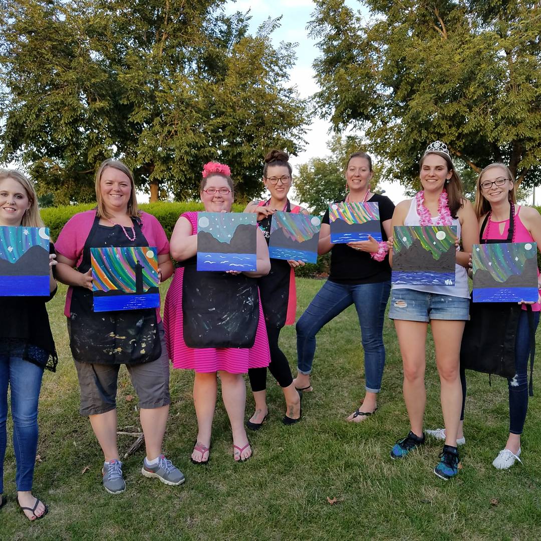 SquareCanvasArt's tweet photo. Awesome group of ladies for this bachelorette party tonight @ontheborder  Easton! https://t.co/LaH7NSWZ9R