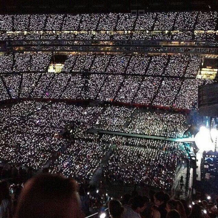 beefrdie's tweet photo. #7YearsOfOneDirection 
#sevenyearsofonedirection 
#directionerindo 
#Directioners 
#sevenyearsof1D 
#1Dcomeback 

I LOVE THEM. I MISS THEM. https://t.co/orE3PzlTDc