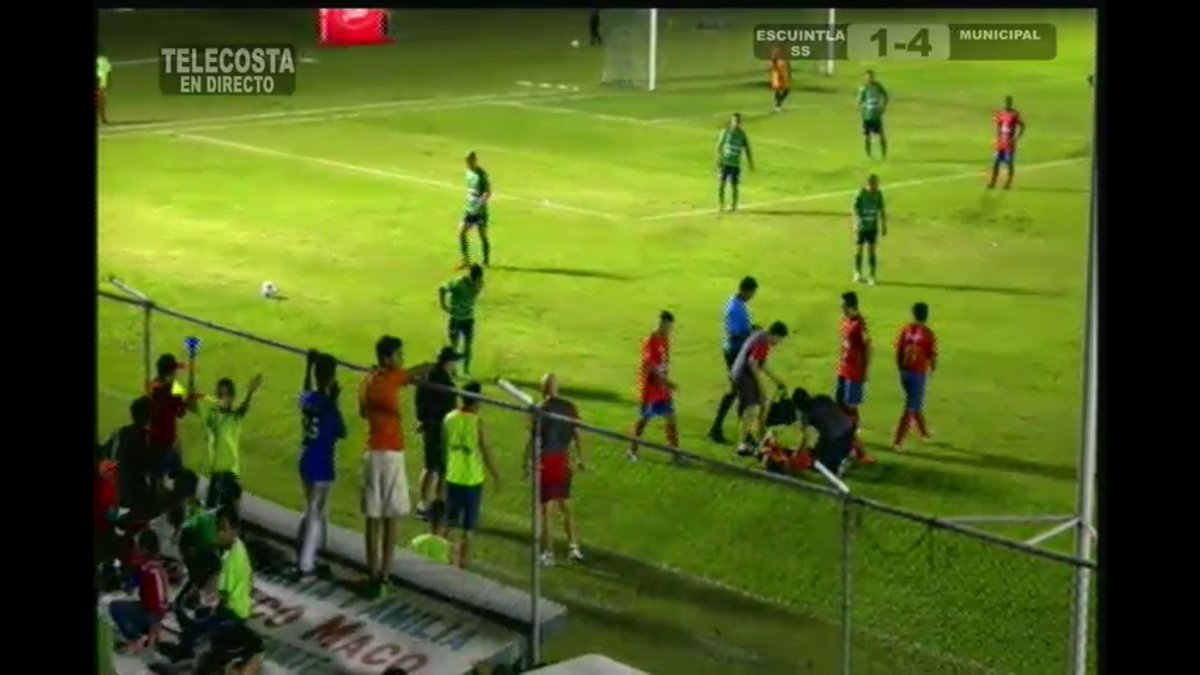 PasionRojaGT's tweet photo. FINAL DEL PARTIDO:
#MUNICIPAL gana 4-1 a #EscuintlaSS en el Estadio Armando Barillas goles de Puerari, Blas, Makelele y Frank de León https://t.co/PEnjIXbxOn