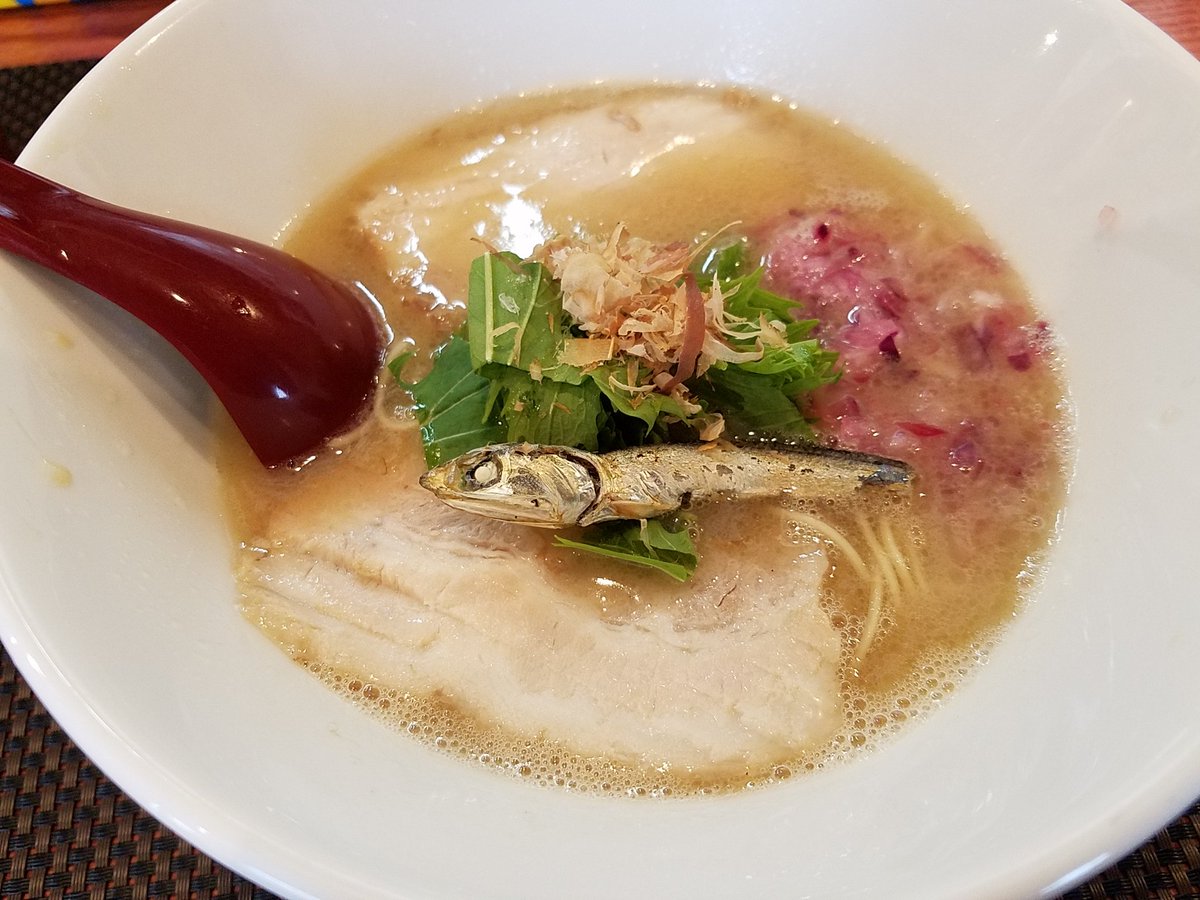 boa0930's tweet photo. らぁ祭　兵庫編、3軒目は兵庫西脇、ラー麺だいすけさん、煮干しとんこつラーメン、最初に煮干しのいい香りがして、後から豚骨来ます♪このスープ旨いわぁ～♪途中でサービスの高菜をダイブ！めっさ引き締まります♪後は夢中で食べて完食、完汁♪この後に悪夢が待っていようとは😱ご馳走様でした🎵 https://t.co/XFMfoGkzL9