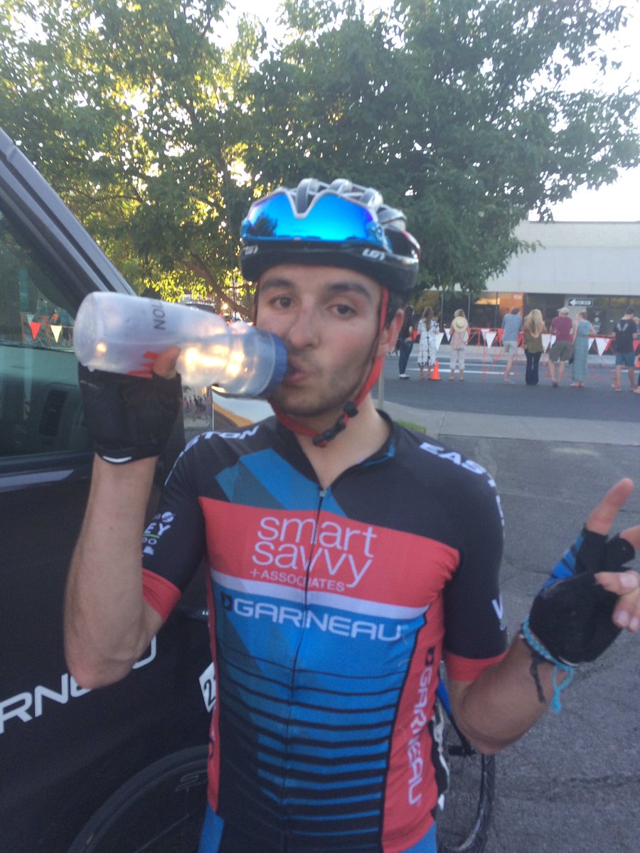 SavvyGarneau's tweet photo. @aalexxamirii post hay bale encounter. #SkinIntact #critlife https://t.co/0dTjvoPzBY