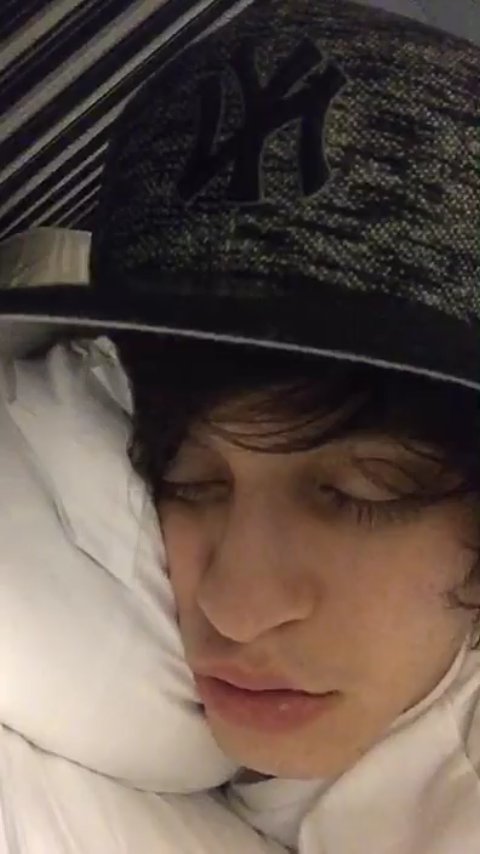 Erickwithme's tweet photo. DESPERTARTE Y VERLO ASÍ AL LADO TUYO, POR FAVORRR https://t.co/xYdJlUykoN