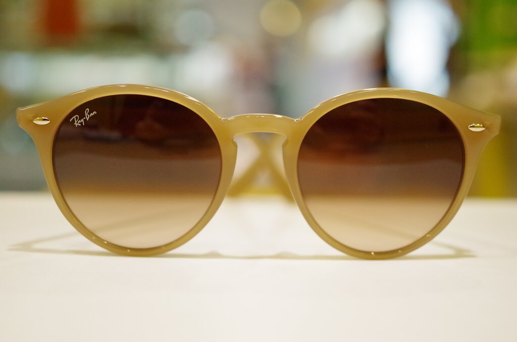 pokerface_fukuP's tweet photo. RAYBAN
RB2180F 616613
今年一番問い合わせの多かった
2180のベージュ。
どこもかしこも品切れ中ですが
数本入荷しましたよ🕶✨
即完売しますので
お急ぎご来店お待ちしてます🤓
@parco_fukuoka
#福岡パルコ
#RAYBAN
#RB2180 https://t.co/B4Y2CsK81C