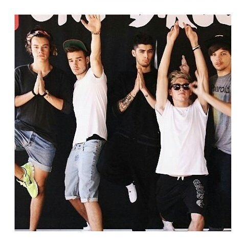 cinderdeIIa's tweet photo. Its been 7th years, dude. When will you guys come back? Missing you already💖🥀
#7YearsOfOneDirection #action1d #directsolid #Directioners https://t.co/FErSQxcDGd