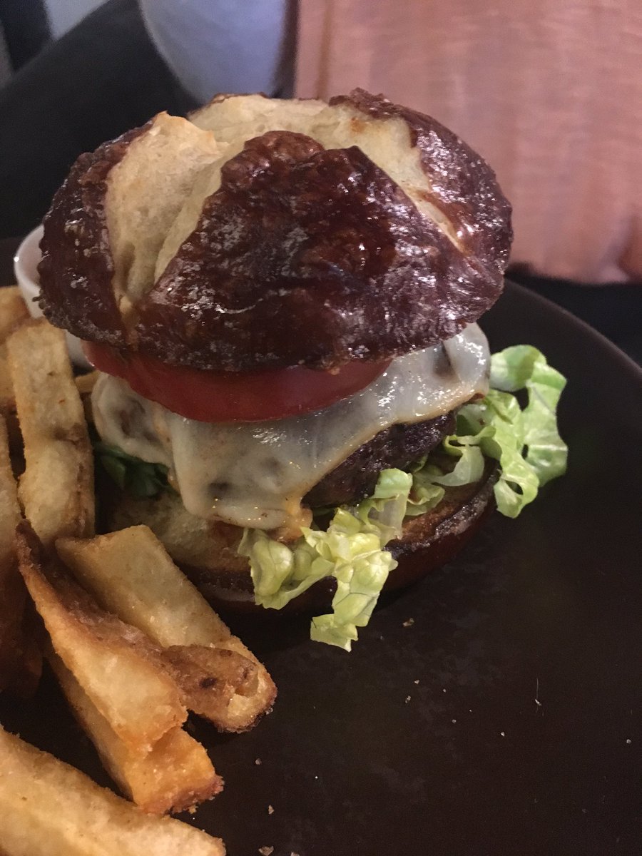 jpcacho's tweet image. Last meal of the day @dirtyhabitsf was #epic! Seared #duck, #nyokee and a Dh #burger. Great way to end the day! #SanFrancisco #travel #food