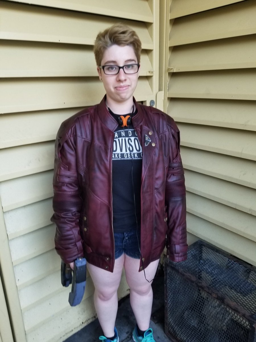 alicen_lewis's tweet photo. Who Wore it Better: Guardians of the Galaxy Edition #FiveFootTwo #TooShortToRide #TheJacketIsLongerThanMyShorts #SDCC #SanDiegoComicCon https://t.co/GN8XP7atOe