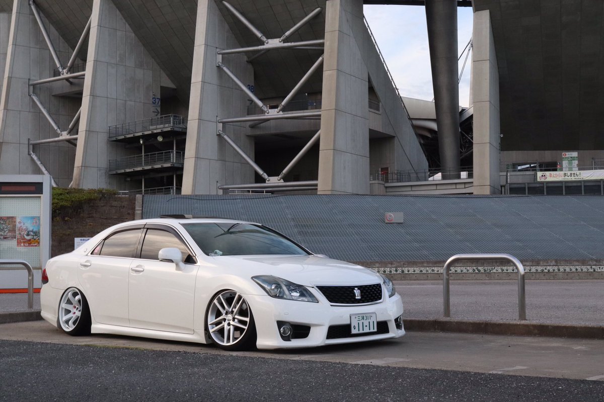 ともクラ A Twitter 昨日はメチャいい写真が撮れた これは特にお気に入りの写真 だけどホイールが前後違うのがちょっと ホントはスタマジ前後履かせようとしたけどタイヤつるつるで断念 純正ホイールは鬼のワイトレいれないといけないから断念 早くホイール