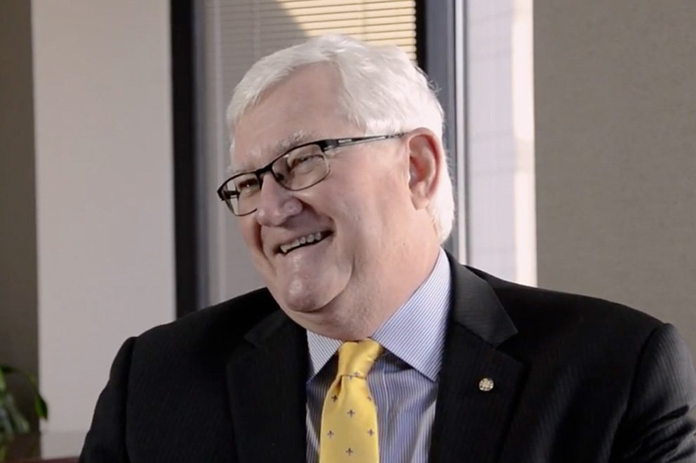 AOAforDOs's tweet photo. Get to know the AOA's 121st president, Mark A. Baker, DO: https://t.co/J45EsHKE1r #AOAHOD https://t.co/KVxPfCuU3L