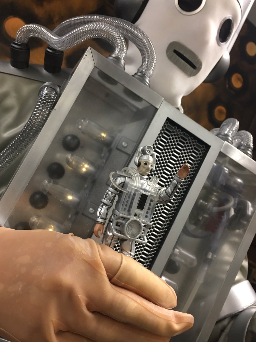 MFXkate's tweet photo. Mini-Mondas getting some Regular-Sized-Mondas love at the @DW_Experience #cyberman #mondas #cyberinvasion @Millennium_FX https://t.co/yfqYmbQvVk