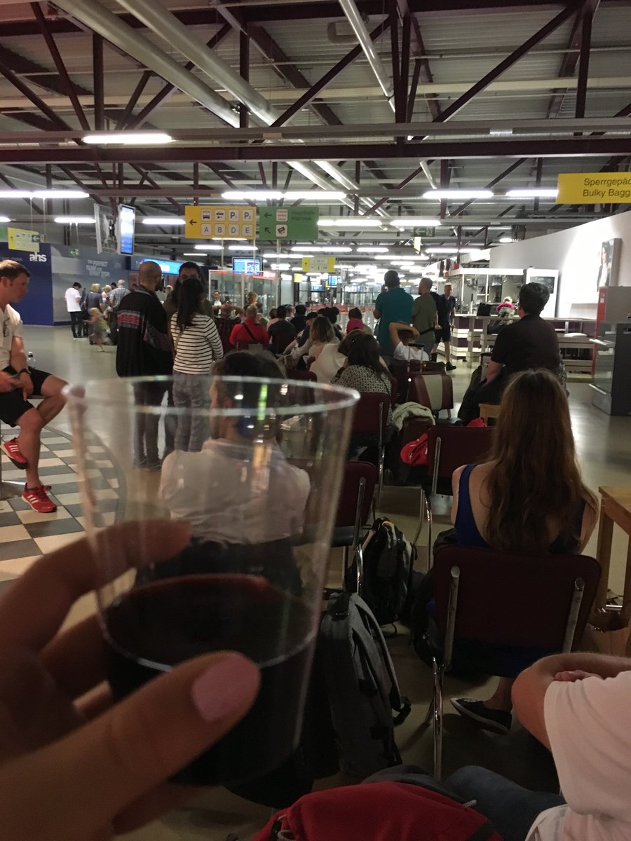 alisia_ring's tweet photo. @airberlin cheers!!! #airberlinhell https://t.co/9ZM3XWiYtW
