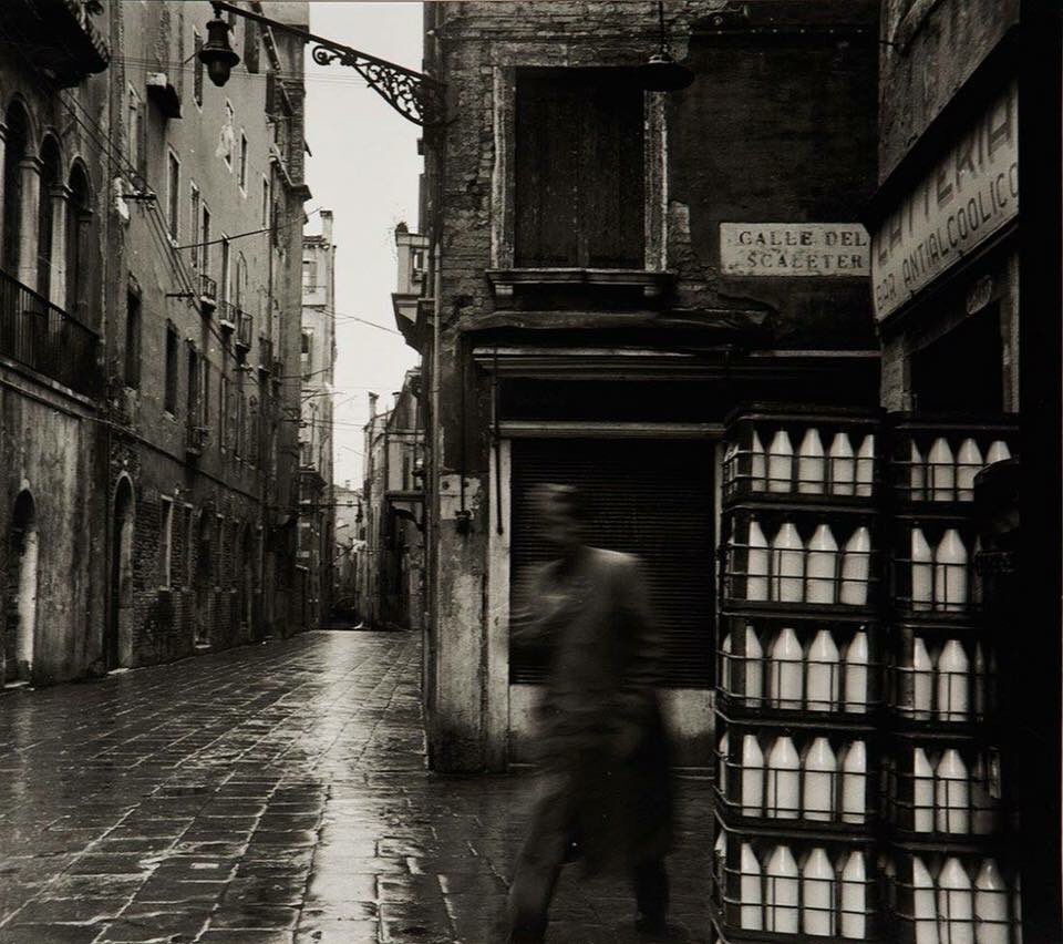 friseuringo's tweet photo. Calle del Scaleter in #Venezia
"Letteria - Bar Antialcoolico"
#CesareColombo photography https://t.co/9oKm52Yppr