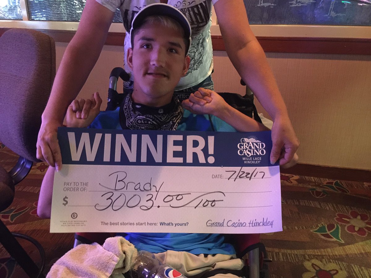 JLowe_10's tweet photo. Little bro got mad at a slot machine and hit max bet. Then he wins big 😂😂😂 https://t.co/5QVhVzRUfG