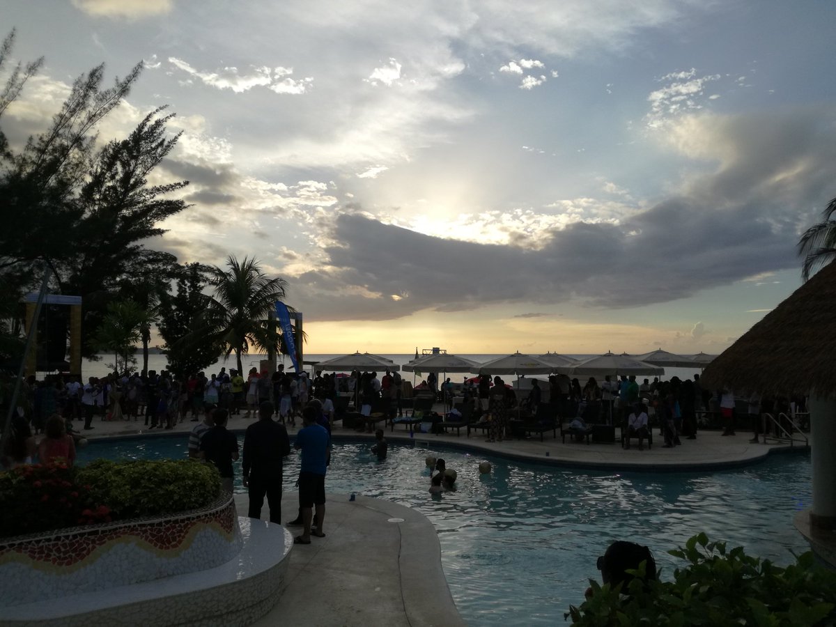 DeejahnayM's tweet photo. #HardRockCafeJamaica #PepsiSummer #PepsiGinger #PepsiGold
Sunset is beaux 💕💕💕💕💕💕 https://t.co/TdmjjhQBOk