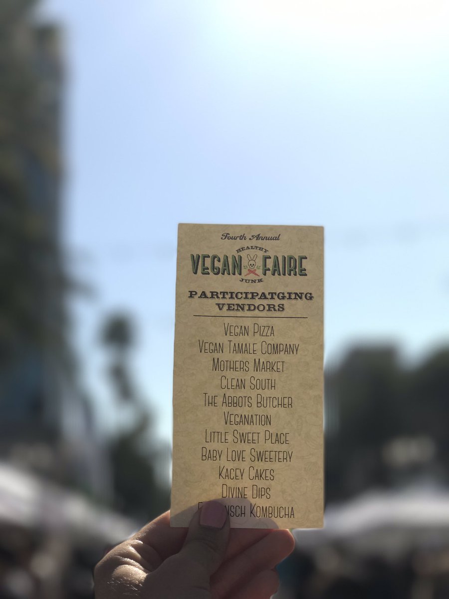 itsjessmcdonald's tweet photo. Get ready for some tasty pictures! @Veganfaire @Visit_Anaheim #veganfaire2017 https://t.co/UwX0KrJFjF