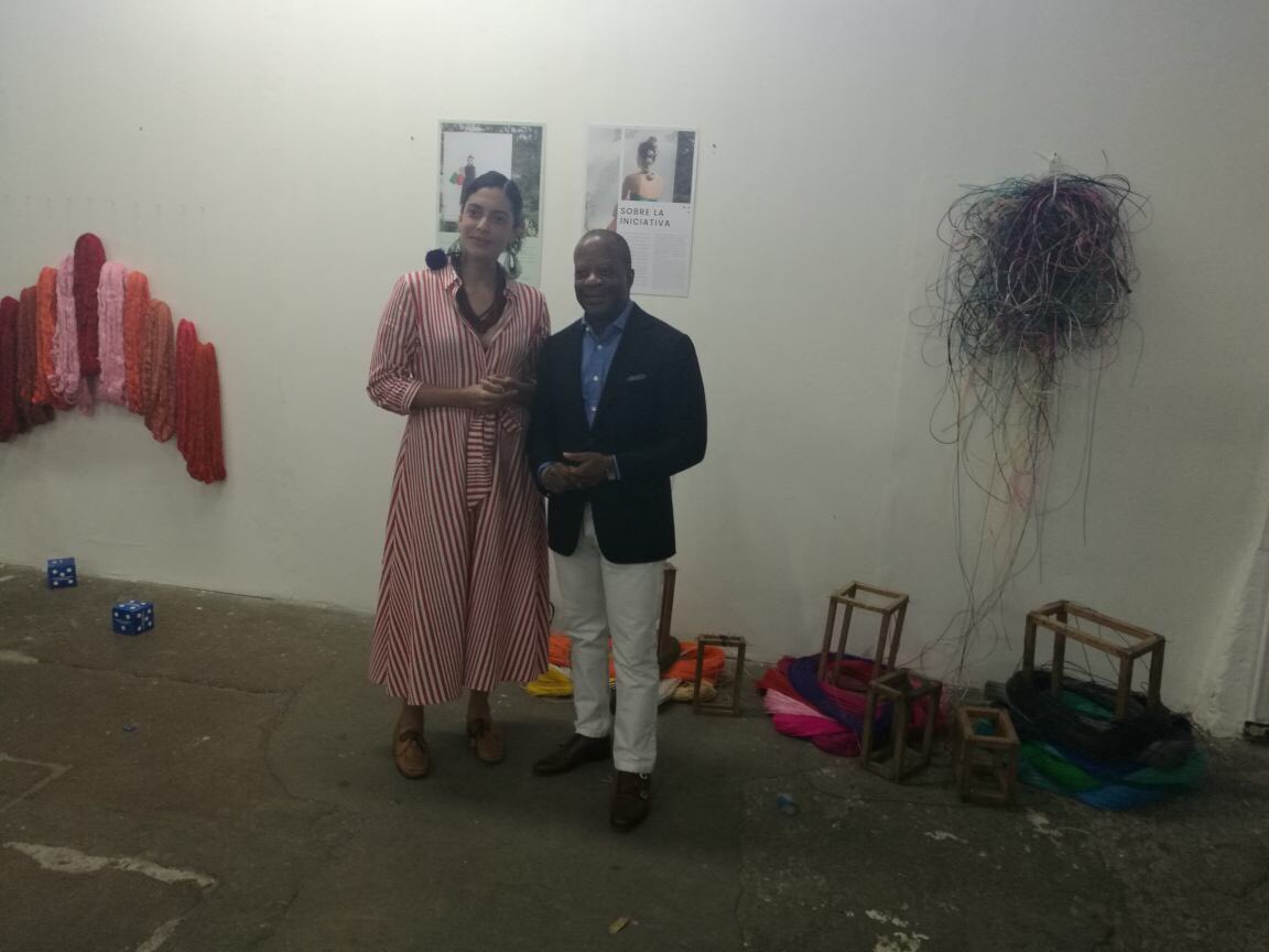 usembassyguate's tweet photo. #EmbRobinson realiza recorrido en Stands #Conversa17 que busca inspirar a jóvenes p/ que luchen x hacer realidad sus metas de #Prosperidad https://t.co/DGDtnmcSY0