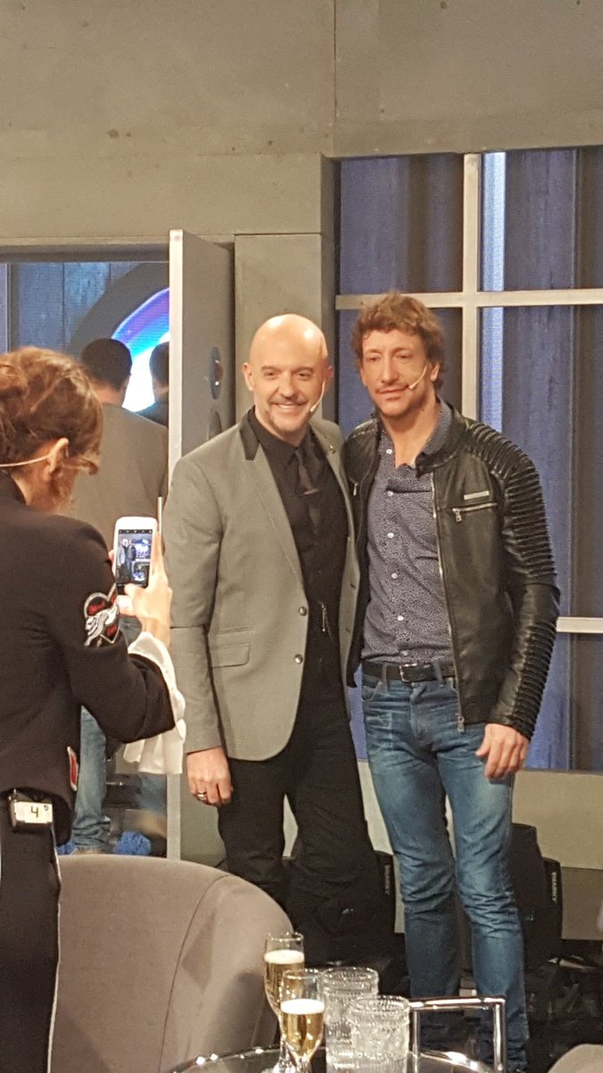 Que placer cerrar este ciclo viendo reír un rato a <a href="/vazqueznico/">Nicolas Vazquez 🇦🇷</a> con su equipo <a href="/ElOtroLadoOk/">Una semana nada mas. Teatro.</a>