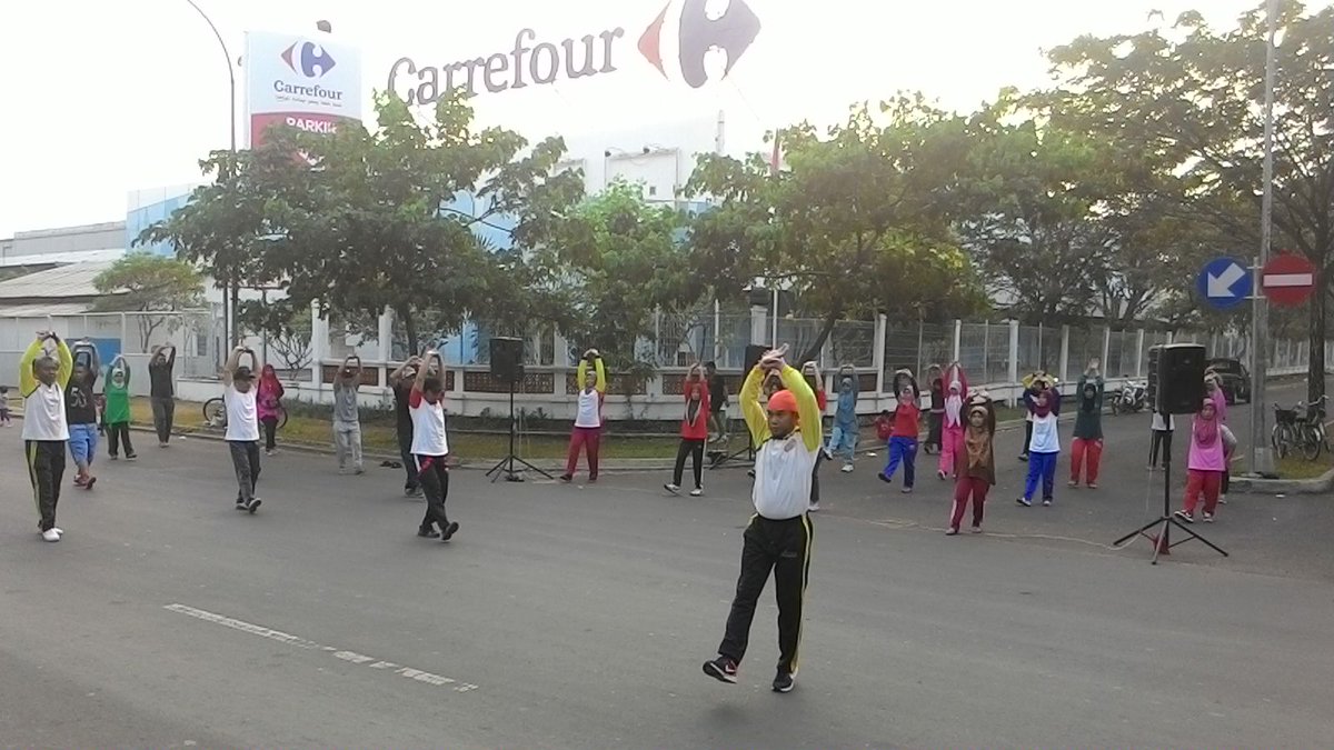 DpcMedansatria's tweet photo. Ayo senam nusantara lagi @CFDBekasi  @Kota_HI biar sehat dan bugar @Medansatria55 @syaikhu_ahmad @Rahmat_Effendi_ @RadioDakta @BangHK_ https://t.co/YSy316sTEw