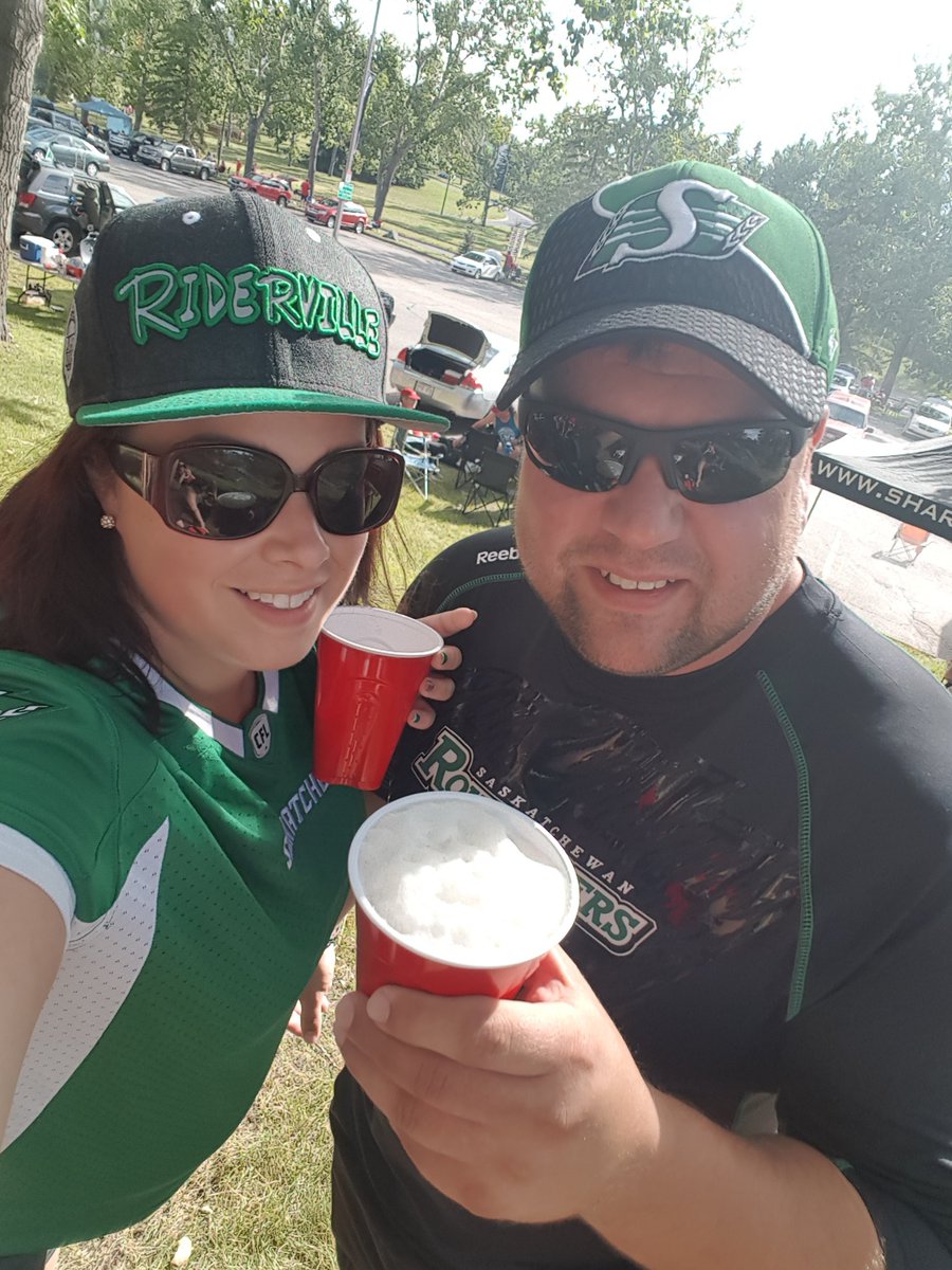jaclyn613's tweet photo. Oh hi @thedonnsays #RidersVsStamps #AlbertaAF https://t.co/iOCBAvOUR2