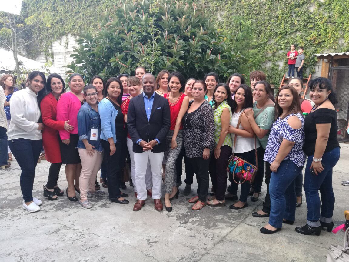 usembassyguate's tweet photo. #EmbRobinson participa en #Conversa17 Iniciativa para promover #EmprendimientoSocial en #GUA organizada x #DiegoOliveros exbecario #YLAI https://t.co/jDwq1MDCGB