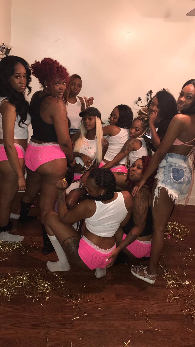 _kissmycrown's tweet photo. Last night was LIT. #PinkInTheCity🌸🤸🏾‍♀️🐩 https://t.co/EbkoKQ5mAh
