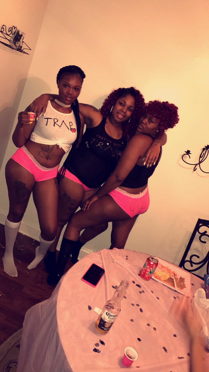 _kissmycrown's tweet photo. Last night was LIT. #PinkInTheCity🌸🤸🏾‍♀️🐩 https://t.co/EbkoKQ5mAh