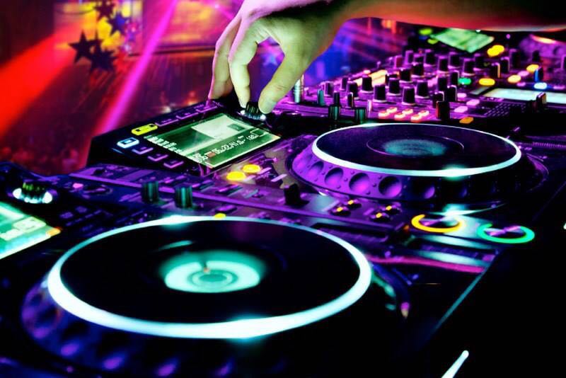 #Martinique #ArObaseEvent
DJ MIX PARTY ce soir à l'AROBASE à partir de 22H.
Entrée Libre. Nous vous attendons...
Faites passer le mot 👍