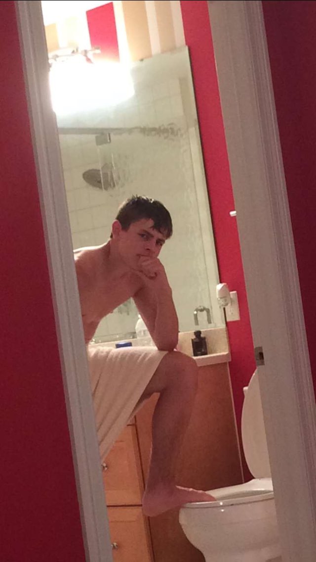 otispaks's tweet photo. Junior or the thinker? You be the judge! My money's on og mudbone https://t.co/KnMkLxKJvJ
