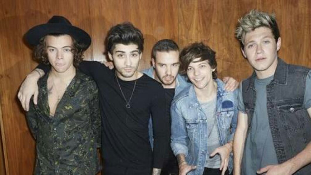 StylesgfX's tweet photo. Best 7 years in my life❤
#7YearsOfOneDirection https://t.co/EFQx1tSx8p