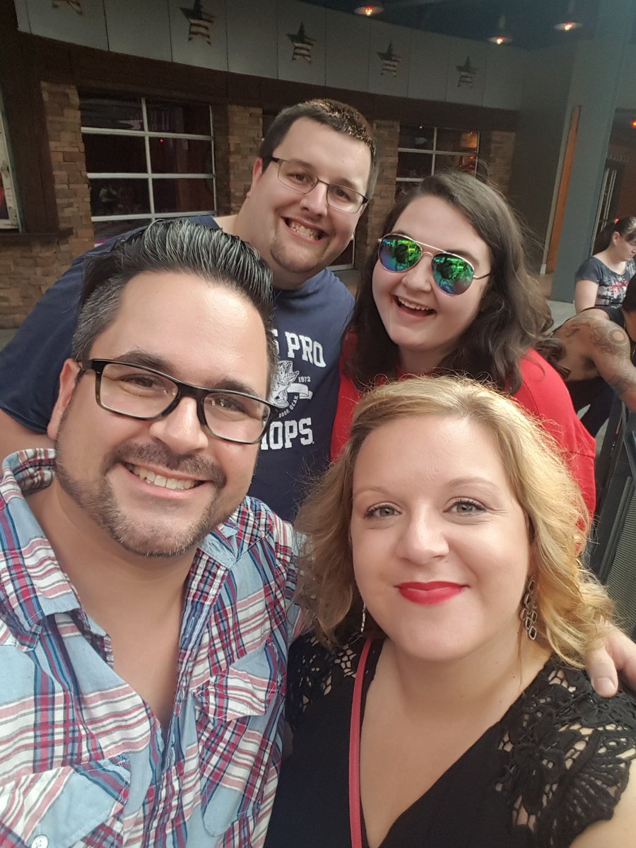 brown_meld's tweet photo. #jakeowen #4thstlive https://t.co/0gxZUVEIsR