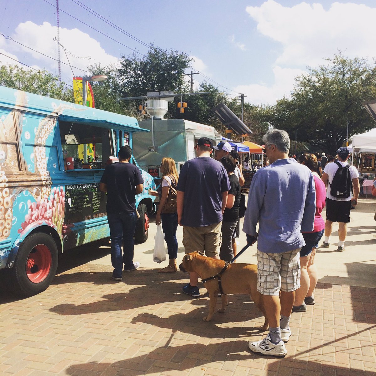 ChocolaWasted's tweet photo. Follow that bus #SundayFunday @eestreetmarket 10-2 @eastwoodhouston   #local #smallbatch #besticecreaminhouston  #handcrafted  #icecream https://t.co/BL2HKJA6VQ