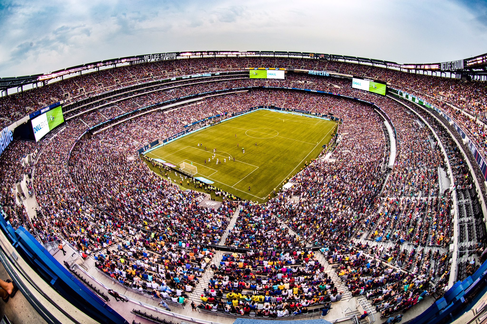 Сколько лет стадионе. METLIFE Stadium США. Стадион метлайф Стэдиум. Бразилия футбольный стадион трибуна. Метлайф-Стэдиум Ист-Ратерфорд.