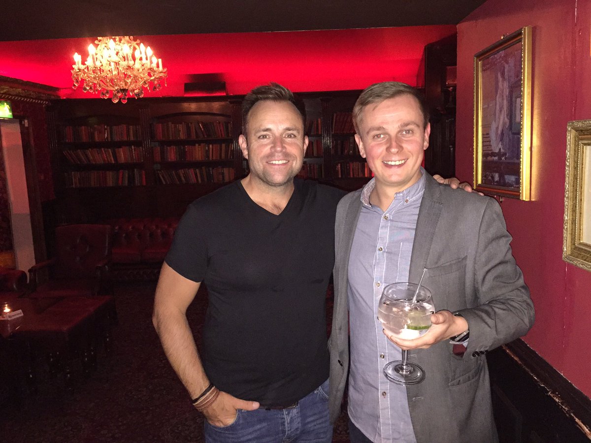 WGaura's tweet photo. Good to see you again @darrenholden72 
Please make sure you DO NOT play piano man tonight! ;P https://t.co/B7gGWLc7pQ
