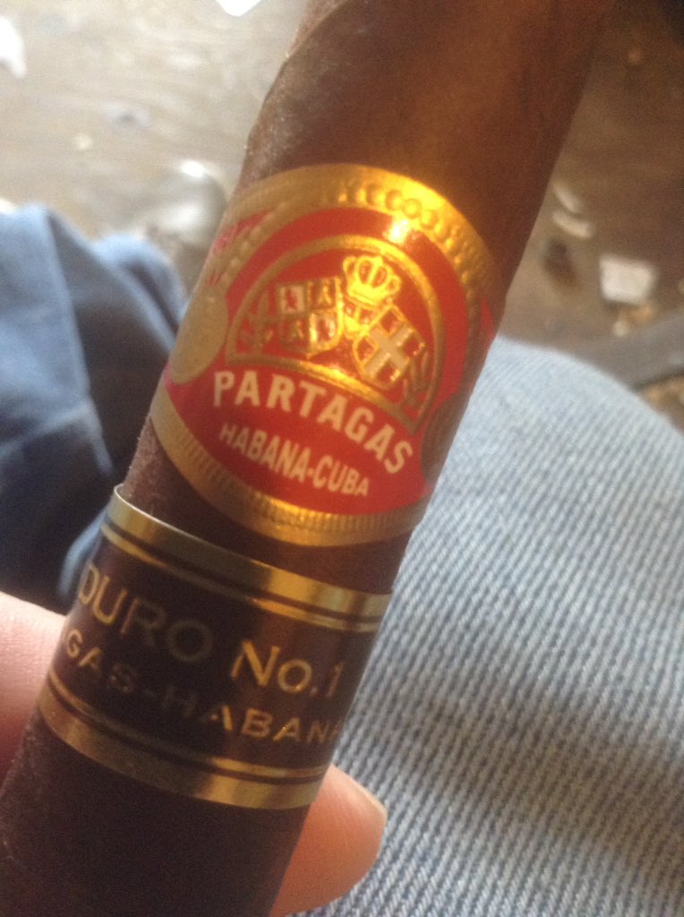 Evening cigar @CigarChairman <a href="/Mack280/">Gerald McIntyre</a> <a href="/HN_JAD/">Houston-JD</a> <a href="/PistolCliff/">Cliff Wilson</a> <a href="/RobustoBabe/">Robusto Cigar Babe</a> @lisamejorado1