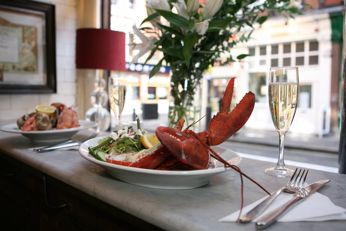 VictoryHouseLDN's tweet photo. The specials on tonight's Randall &amp; Aubin menu are making our mouths water!  #FinestFish #DevineDining

https://t.co/XiSxceuVln https://t.co/7JsqnnBc5m