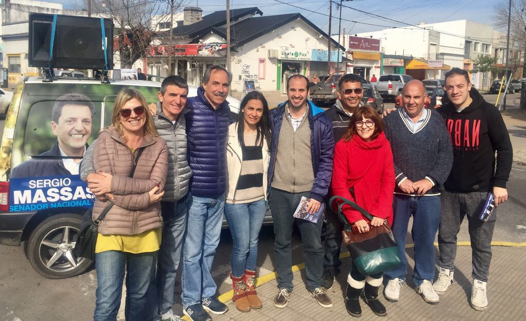 jgenlaplata's tweet photo. Con mucho entusiasmo hoy estuvimos recorriendo y escuchando a los vecinos de Arana y Los Hornos.
Hay una alternativa con Gastón Crespo!!! https://t.co/XZGExhAghF