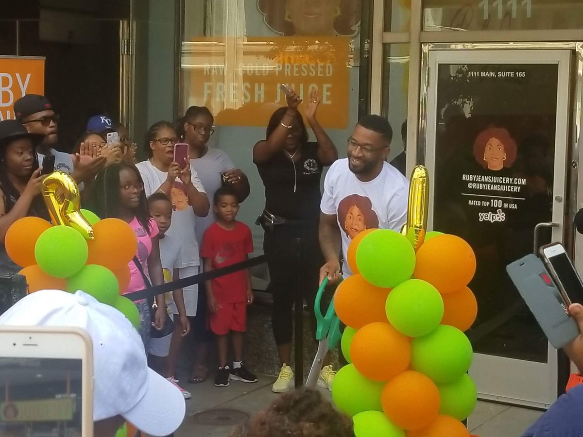 doveinspires's tweet photo. @RubyJeansJuice you are growing and creating a healthy community. #drinkincolor https://t.co/D3ROPFeAE2