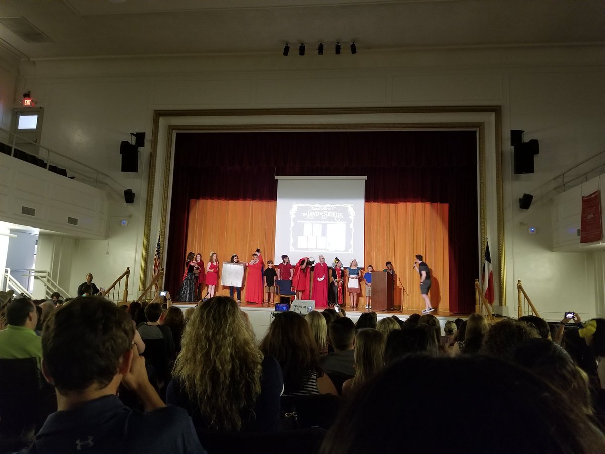 liboubre's tweet image. The dress ups;  mother goose, Connor etal