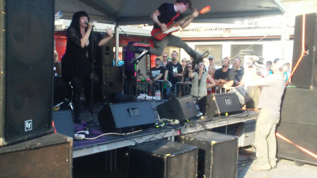 VisceralVolume's tweet photo. "You wanna touch me? You know I'm sick!" #lydialunch #lydialunchretrovirus @grumpysdt #bash17 #mudhoney on side of stage ...@mudhoney next! https://t.co/l3pZZc1Rn7