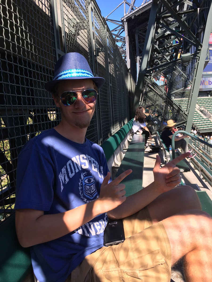 em_kleibs's tweet photo. Watch out ladies.... he's got a fedora AND he's single AND he's a mariners fan??? #GoMariners #section183 #hithimup https://t.co/dKtTXap84B