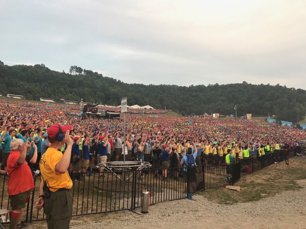 bryanonscouting's tweet photo. The entire crowd just said the Scout Oath and Scout Law. Now that was cool. #2017Jambo https://t.co/CMhOUnGvYx