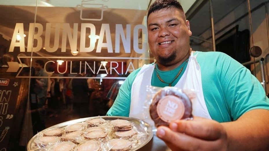 Sentado en nuestra mesa, el ex-participante de <a href="/MasterChef/">Da Yeenja</a> #OscarCotoFernández. Nos presenta su resto  #AbundanciaCulinaria. <a href="/ElMundoAM1070/">Radio_El_Mundo_AM1070</a>