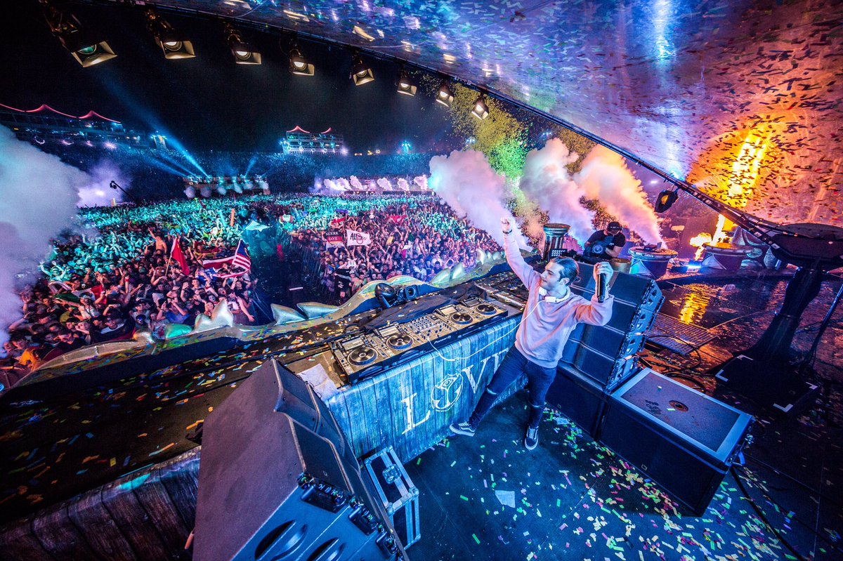 TomorrowLand https://t.co/76KqMiRFQJ