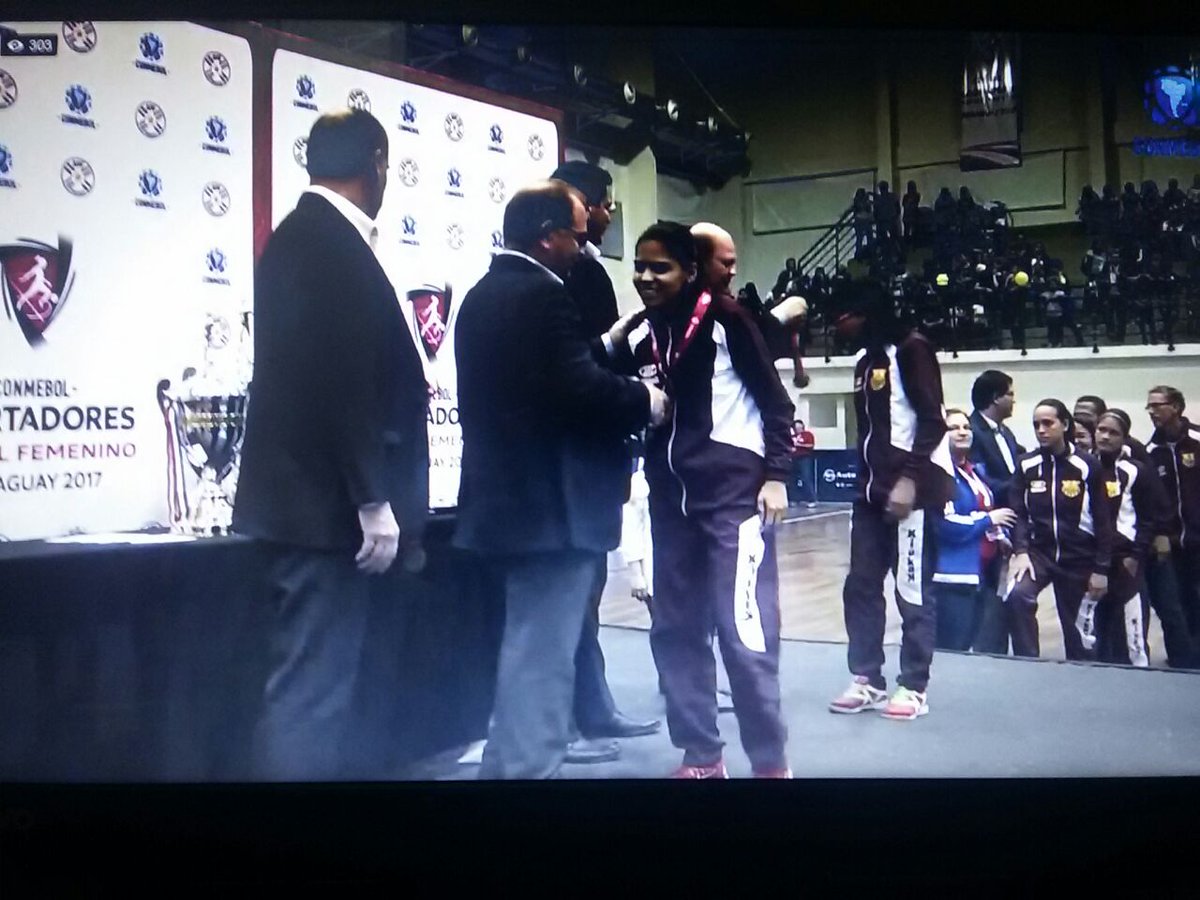 Nuestras Guerreras lograron el 3er Lugar de la #CopaLibertadores Felicidades Guerreras, Trujillo de fiesta <a href="/MedardoFR/">Medardo Fernández</a> <a href="/GobTrujillo/">Gobierno de Trujillo</a> <a href="/ajacquep/">Jacqueline Penaloza.</a>