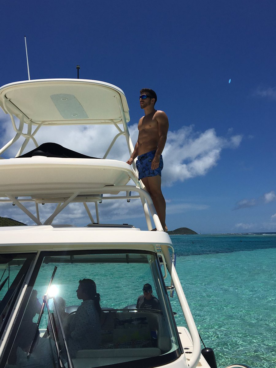 Nerys_99's tweet photo. BVI back at it 🍹🌊🌴 #VasoDeAnibal https://t.co/1w1UNIg4tU