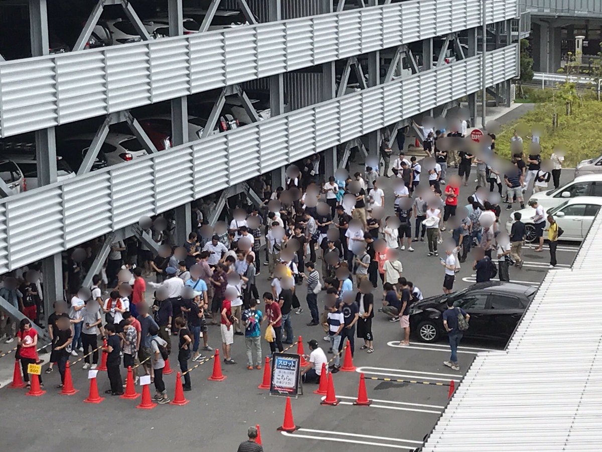 よしき スロパチステーション 始発の時間で来たのに完全に舐めてた スロット7台に対して800人超えの並び 並び順入場で設置台数超えの並びはやりすぎ 絆くらいやったら空いてるかなぁ キングオブキングス高槻店