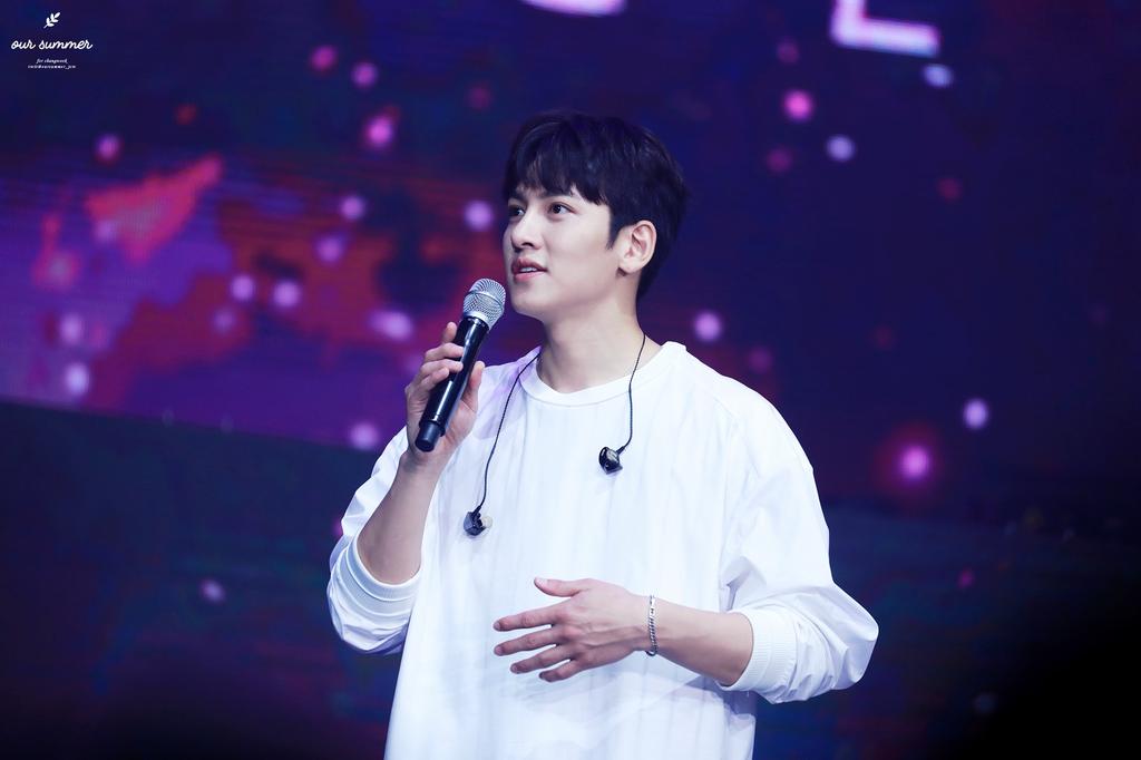 jichangwook_id's tweet photo. [PHOTO] 170722 Jiscovery History Concert at Olympic Park
1st show (2 PM KST)

©oursummer
#jichangwook #jiscovery https://t.co/i0XTDuRiF6