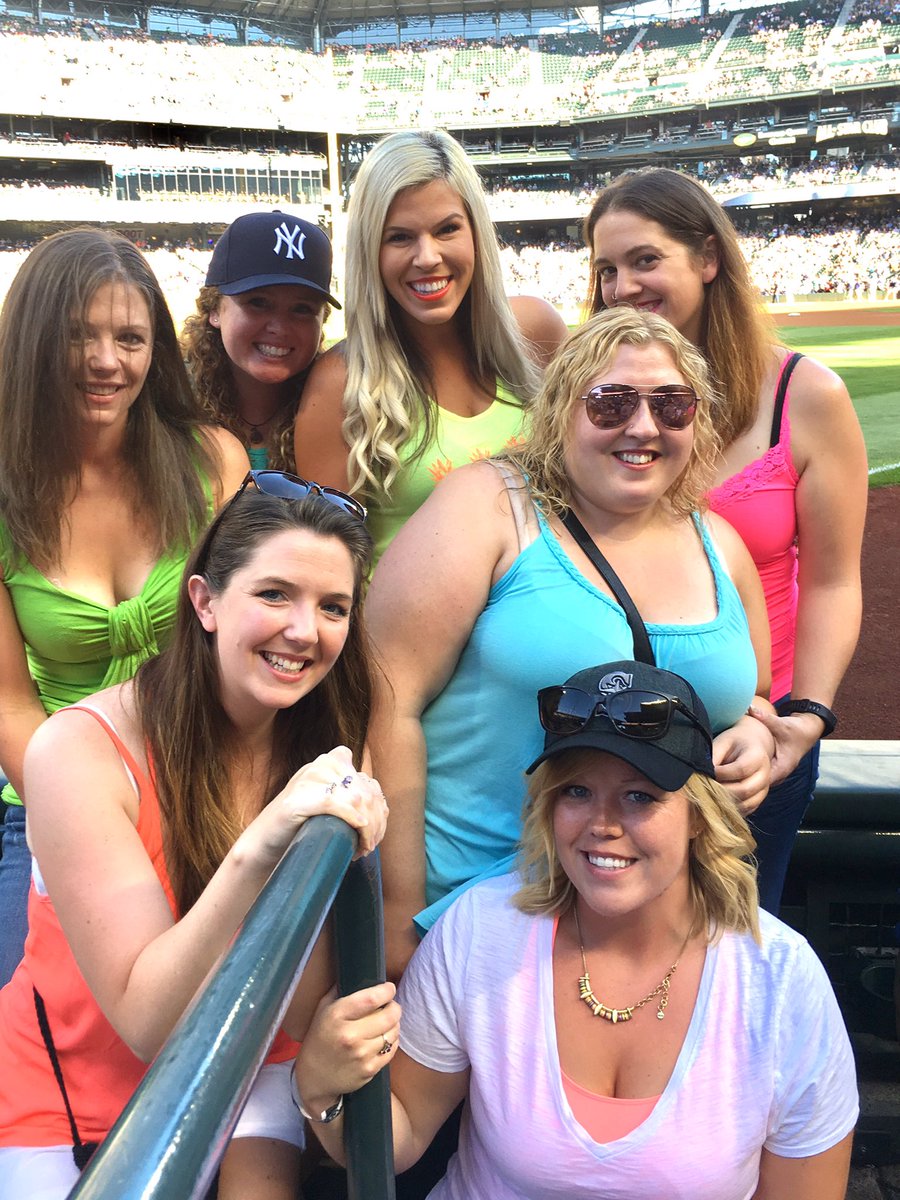 NicoleFastdraw's tweet image. #gomariners #girlstrip #canadiangirls @Mariners vs @Yankees