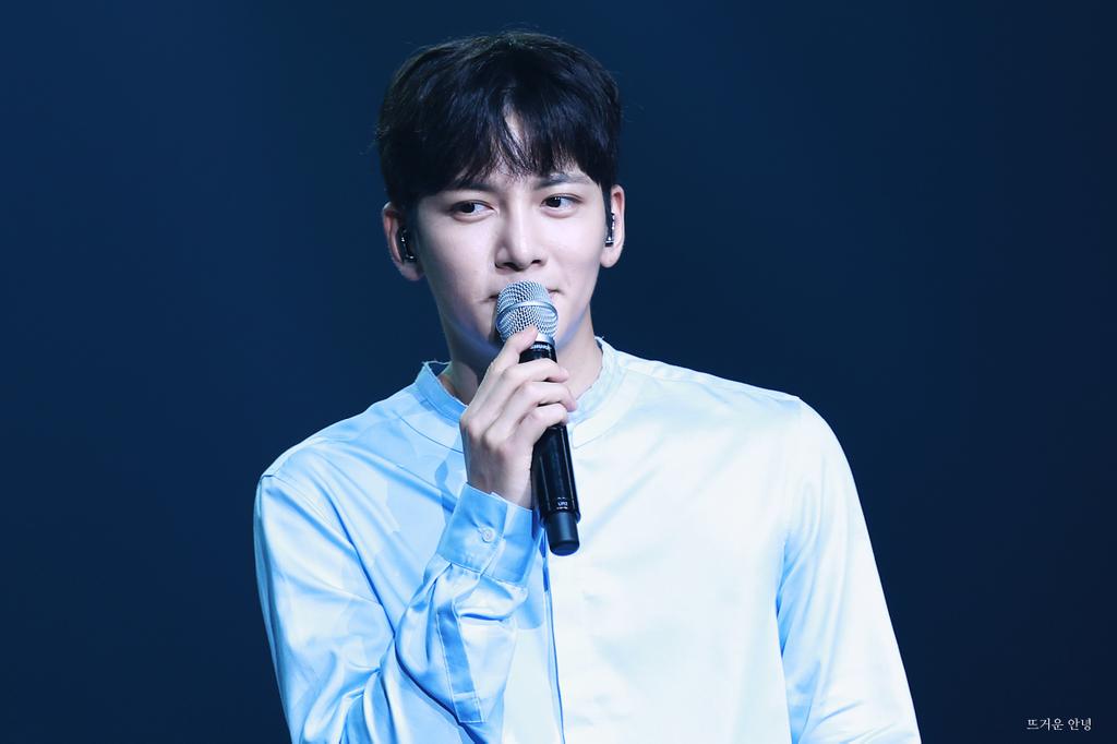 jichangwook_id's tweet photo. [PHOTO] 170722 Jiscovery History Concert at Olympic Park #2
1st show (2 PM KST)

©onpict
#jichangwook #jiscovery https://t.co/vWe1yOoKUL