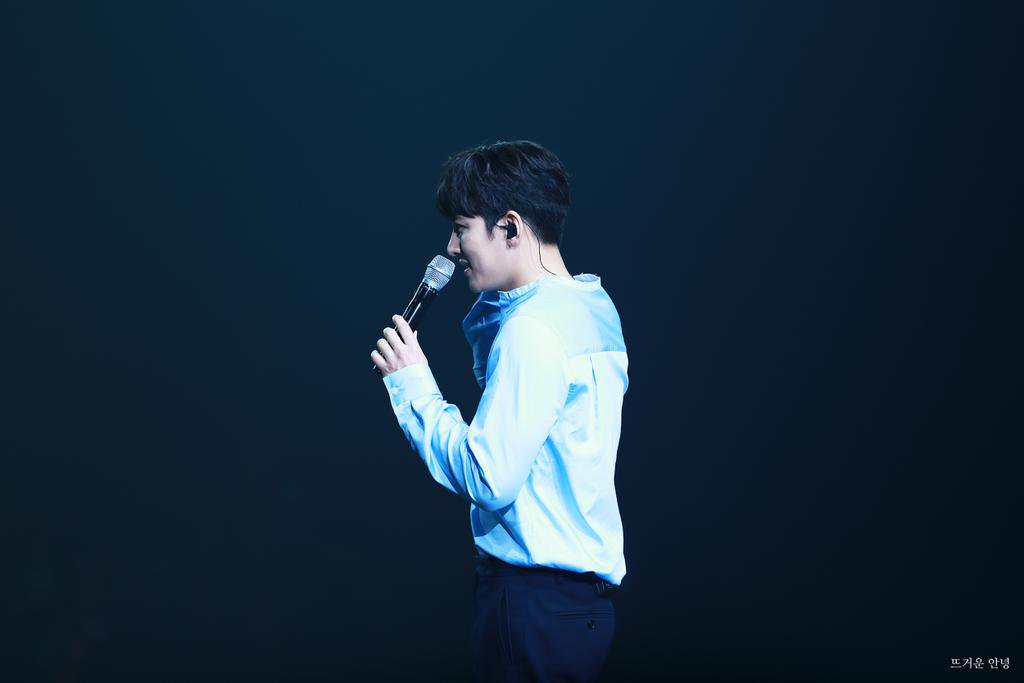 jichangwook_id's tweet photo. [PHOTO] 170722 Jiscovery History Concert at Olympic Park #3
1st show (2 PM KST)

©onpict
#jichangwook #jiscovery https://t.co/KI5eitiENT