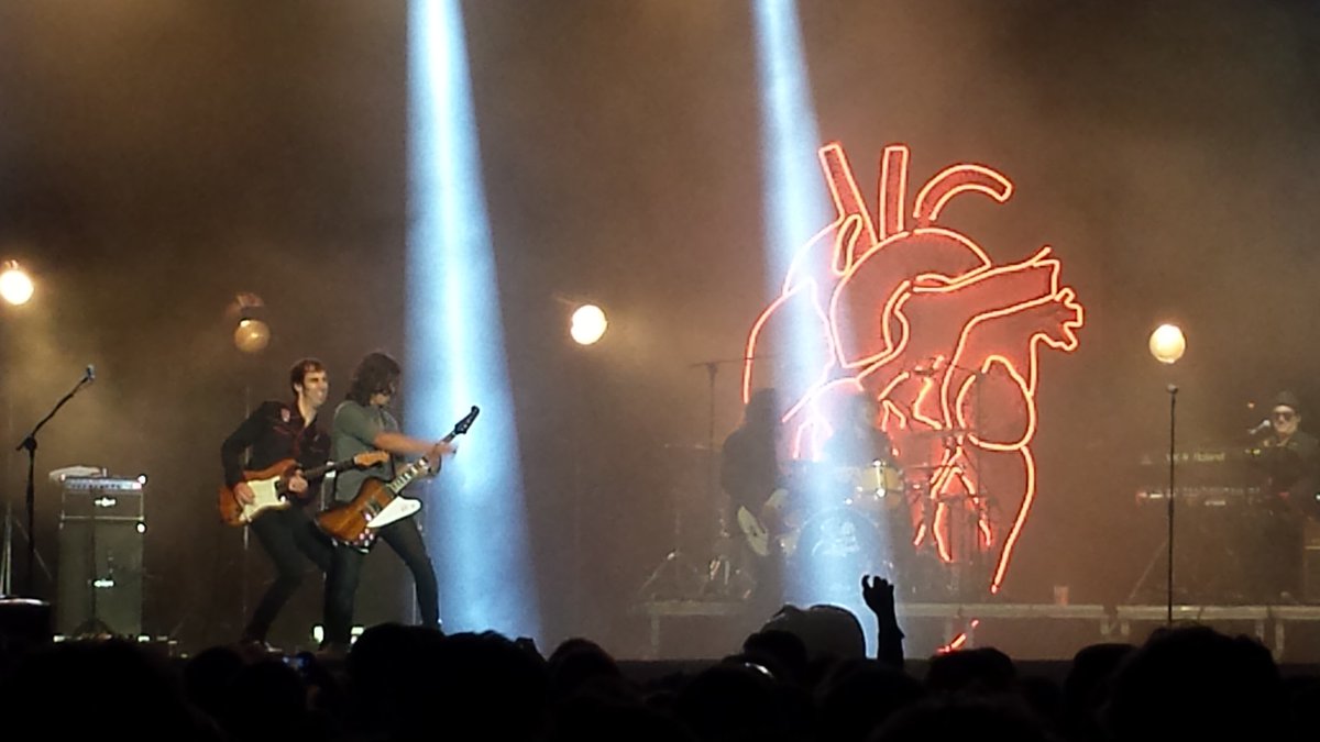 felipealonso78's tweet photo. Rulo nunca decepciona. 2 horas disfrutando de su música. Gracias 🎤🎸 @RuloMusica @musicaengrande @MikelErentxun #Rulo #RYLC #MusicaEnGrande17 https://t.co/9oFXZQdOD4